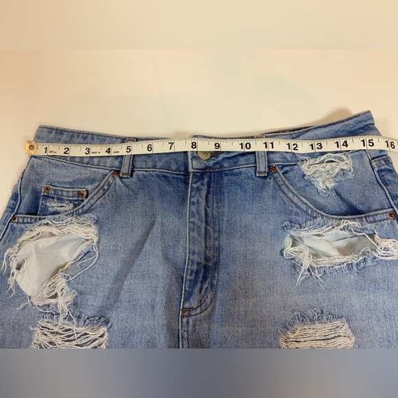 Topshop Mom denim factory distressed shorts, size 12 women’s (i) - Picture 5 of 7